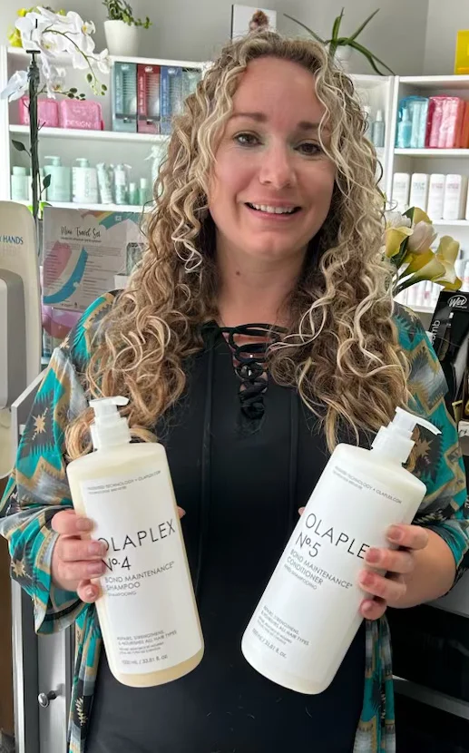Alexis Recommends Olaplex No4 and No5 - Aug 2024 Litre Sale Alexis Recommends Olaplex No4 and No5 - Aug 2024 Litre Sale